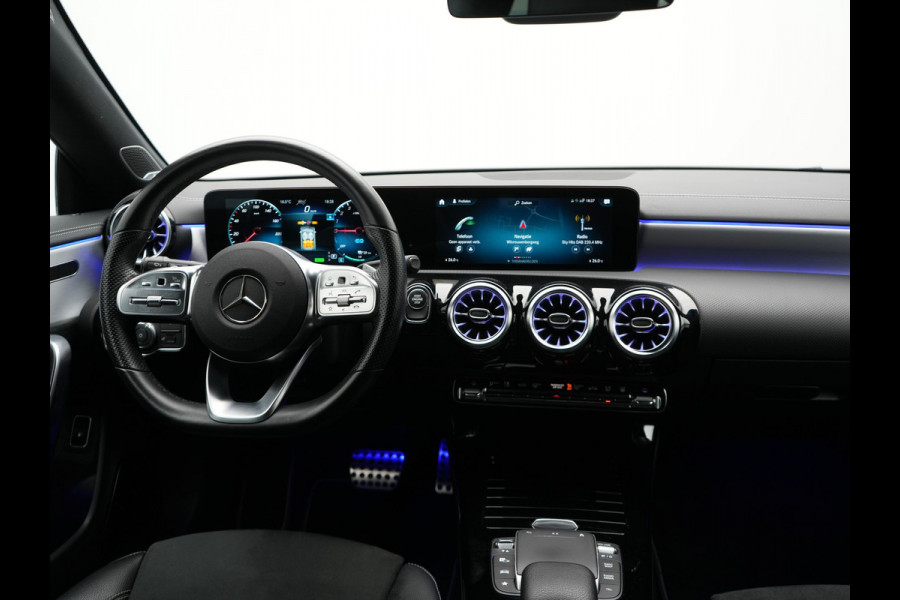 Mercedes-Benz CLA-Klasse Shooting Brake 250 e AMG Plug In Hybrid 218pk Dealer O.H PHEV | Trekhaak Af Fabriek | Panodak | Burmester Sound | Adaptive Cruise | Alcantara Sportstoelen Verwarmd | Sfeerverlichting | WideScreen | Navigatie |
