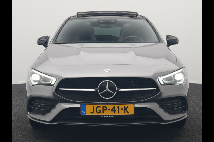 Mercedes-Benz CLA-Klasse Shooting Brake 250 e AMG Plug In Hybrid 218pk Dealer O.H PHEV | Trekhaak Af Fabriek | Panodak | Burmester Sound | Adaptive Cruise | Alcantara Sportstoelen Verwarmd | Sfeerverlichting | WideScreen | Navigatie |