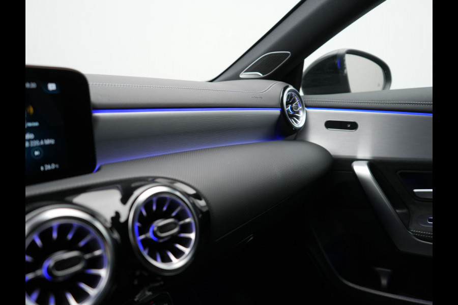 Mercedes-Benz CLA-Klasse Shooting Brake 250 e AMG Plug In Hybrid 218pk Dealer O.H PHEV | Trekhaak Af Fabriek | Panodak | Burmester Sound | Adaptive Cruise | Alcantara Sportstoelen Verwarmd | Sfeerverlichting | WideScreen | Navigatie |