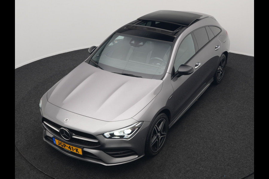 Mercedes-Benz CLA-Klasse Shooting Brake 250 e AMG Plug In Hybrid 218pk Dealer O.H PHEV | Trekhaak Af Fabriek | Panodak | Burmester Sound | Adaptive Cruise | Alcantara Sportstoelen Verwarmd | Sfeerverlichting | WideScreen | Navigatie |