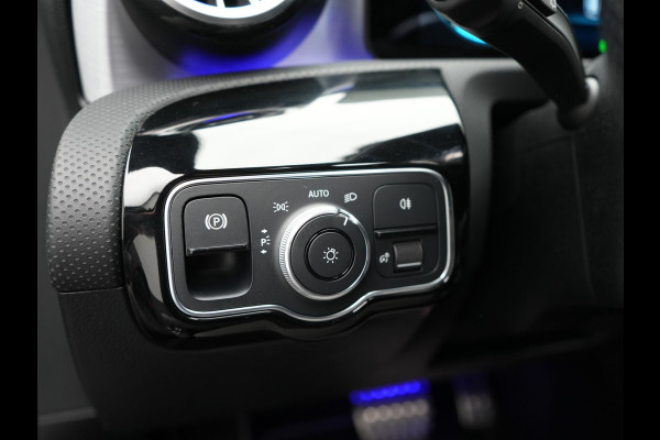 Mercedes-Benz CLA-Klasse Shooting Brake 250 e AMG Plug In Hybrid 218pk Dealer O.H PHEV | Trekhaak Af Fabriek | Panodak | Burmester Sound | Adaptive Cruise | Alcantara Sportstoelen Verwarmd | Sfeerverlichting | WideScreen | Navigatie |