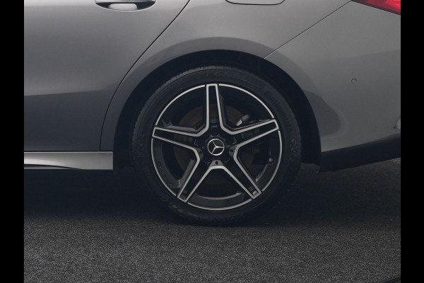 Mercedes-Benz CLA-Klasse Shooting Brake 250 e AMG Plug In Hybrid 218pk Dealer O.H PHEV | Trekhaak Af Fabriek | Panodak | Burmester Sound | Adaptive Cruise | Alcantara Sportstoelen Verwarmd | Sfeerverlichting | WideScreen | Navigatie |