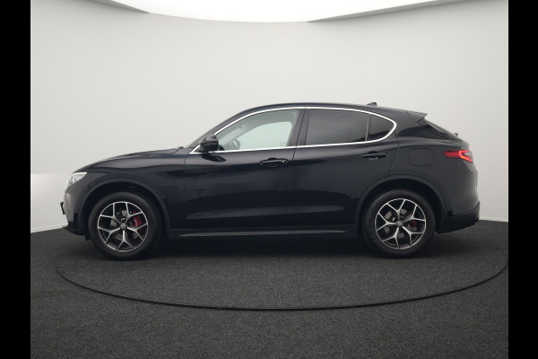 Alfa Romeo Stelvio 2.0 T AWD B-Tech Business Edition Automaat 200pk | Adaptive Cruise | Lederen Sportstoelen Memory & Verwarmd | Camera | Stuurwiel Verwarmd | Navigatie | DAB |