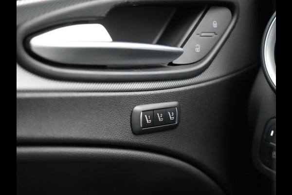 Alfa Romeo Stelvio 2.0 T AWD B-Tech Business Edition Automaat 200pk | Adaptive Cruise | Lederen Sportstoelen Memory & Verwarmd | Camera | Stuurwiel Verwarmd | Navigatie | DAB |