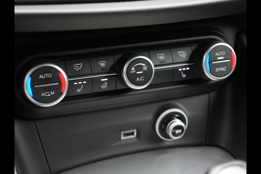 Alfa Romeo Stelvio 2.0 T AWD B-Tech Business Edition Automaat 200pk | Adaptive Cruise | Lederen Sportstoelen Memory & Verwarmd | Camera | Stuurwiel Verwarmd | Navigatie | DAB |