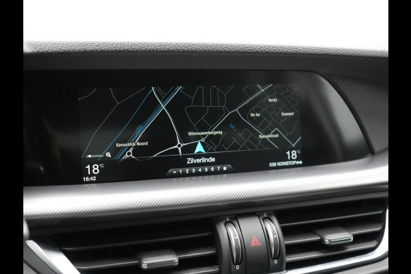 Alfa Romeo Stelvio 2.0 T AWD B-Tech Business Edition Automaat 200pk | Adaptive Cruise | Lederen Sportstoelen Memory & Verwarmd | Camera | Stuurwiel Verwarmd | Navigatie | DAB |
