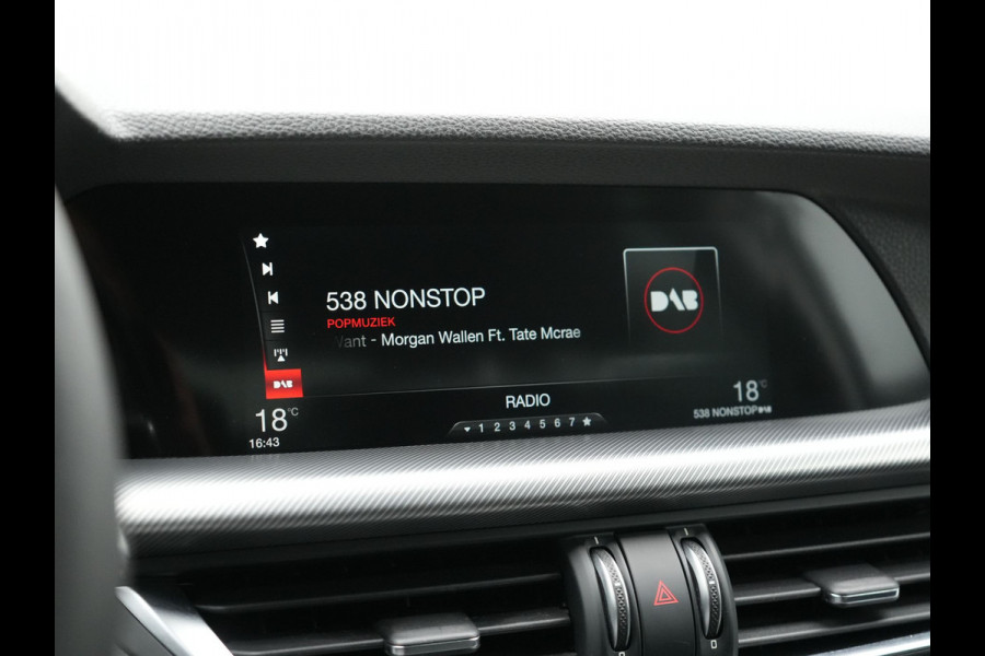 Alfa Romeo Stelvio 2.0 T AWD B-Tech Business Edition Automaat 200pk | Adaptive Cruise | Lederen Sportstoelen Memory & Verwarmd | Camera | Stuurwiel Verwarmd | Navigatie | DAB |