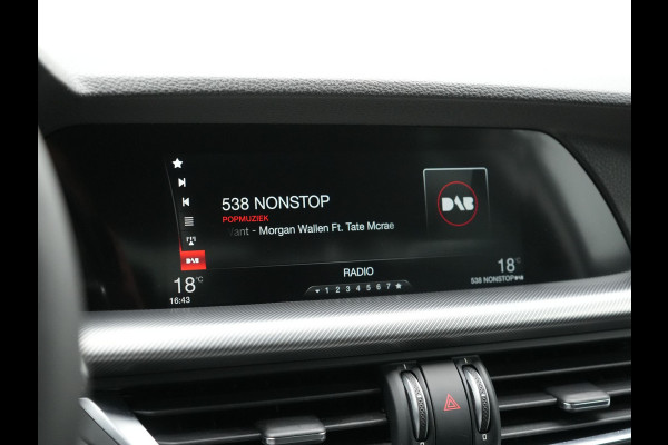 Alfa Romeo Stelvio 2.0 T AWD B-Tech Business Edition Automaat 200pk | Adaptive Cruise | Lederen Sportstoelen Memory & Verwarmd | Camera | Stuurwiel Verwarmd | Navigatie | DAB |