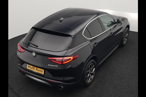 Alfa Romeo Stelvio 2.0 T AWD B-Tech Business Edition Automaat 200pk | Adaptive Cruise | Lederen Sportstoelen Memory & Verwarmd | Camera | Stuurwiel Verwarmd | Navigatie | DAB |