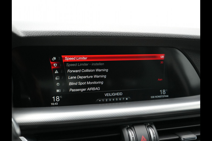 Alfa Romeo Stelvio 2.0 T AWD B-Tech Business Edition Automaat 200pk | Adaptive Cruise | Lederen Sportstoelen Memory & Verwarmd | Camera | Stuurwiel Verwarmd | Navigatie | DAB |