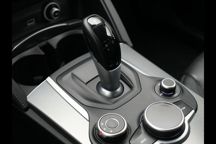 Alfa Romeo Stelvio 2.0 T AWD B-Tech Business Edition Automaat 200pk | Adaptive Cruise | Lederen Sportstoelen Memory & Verwarmd | Camera | Stuurwiel Verwarmd | Navigatie | DAB |