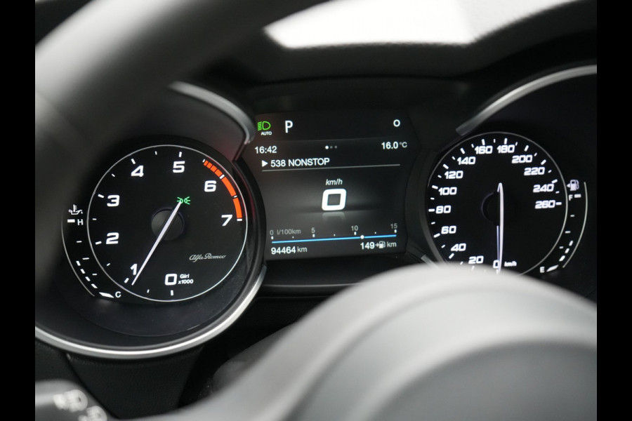 Alfa Romeo Stelvio 2.0 T AWD B-Tech Business Edition Automaat 200pk | Adaptive Cruise | Lederen Sportstoelen Memory & Verwarmd | Camera | Stuurwiel Verwarmd | Navigatie | DAB |