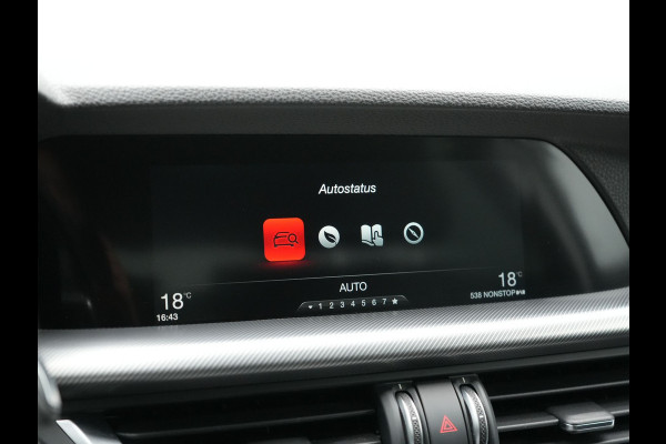 Alfa Romeo Stelvio 2.0 T AWD B-Tech Business Edition Automaat 200pk | Adaptive Cruise | Lederen Sportstoelen Memory & Verwarmd | Camera | Stuurwiel Verwarmd | Navigatie | DAB |