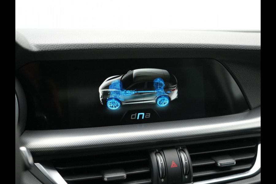Alfa Romeo Stelvio 2.0 T AWD B-Tech Business Edition Automaat 200pk | Adaptive Cruise | Lederen Sportstoelen Memory & Verwarmd | Camera | Stuurwiel Verwarmd | Navigatie | DAB |