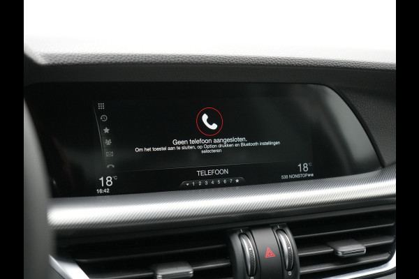 Alfa Romeo Stelvio 2.0 T AWD B-Tech Business Edition Automaat 200pk | Adaptive Cruise | Lederen Sportstoelen Memory & Verwarmd | Camera | Stuurwiel Verwarmd | Navigatie | DAB |