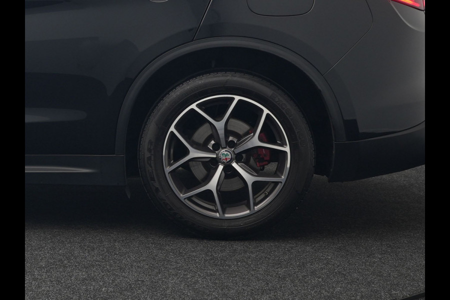 Alfa Romeo Stelvio 2.0 T AWD B-Tech Business Edition Automaat 200pk | Adaptive Cruise | Lederen Sportstoelen Memory & Verwarmd | Camera | Stuurwiel Verwarmd | Navigatie | DAB |