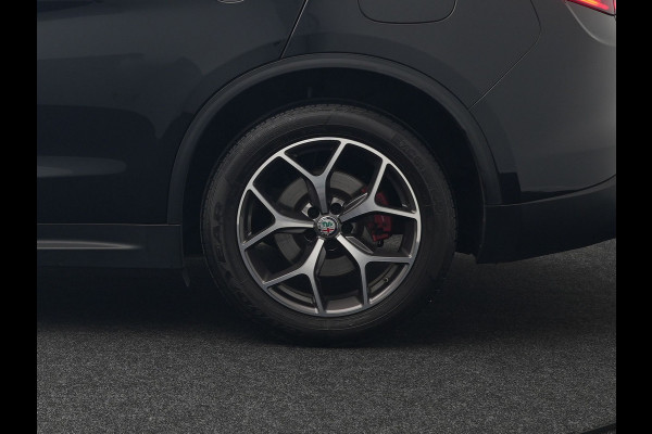 Alfa Romeo Stelvio 2.0 T AWD B-Tech Business Edition Automaat 200pk | Adaptive Cruise | Lederen Sportstoelen Memory & Verwarmd | Camera | Stuurwiel Verwarmd | Navigatie | DAB |