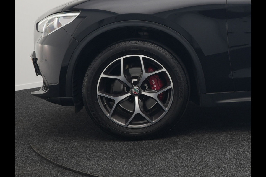 Alfa Romeo Stelvio 2.0 T AWD B-Tech Business Edition Automaat 200pk | Adaptive Cruise | Lederen Sportstoelen Memory & Verwarmd | Camera | Stuurwiel Verwarmd | Navigatie | DAB |