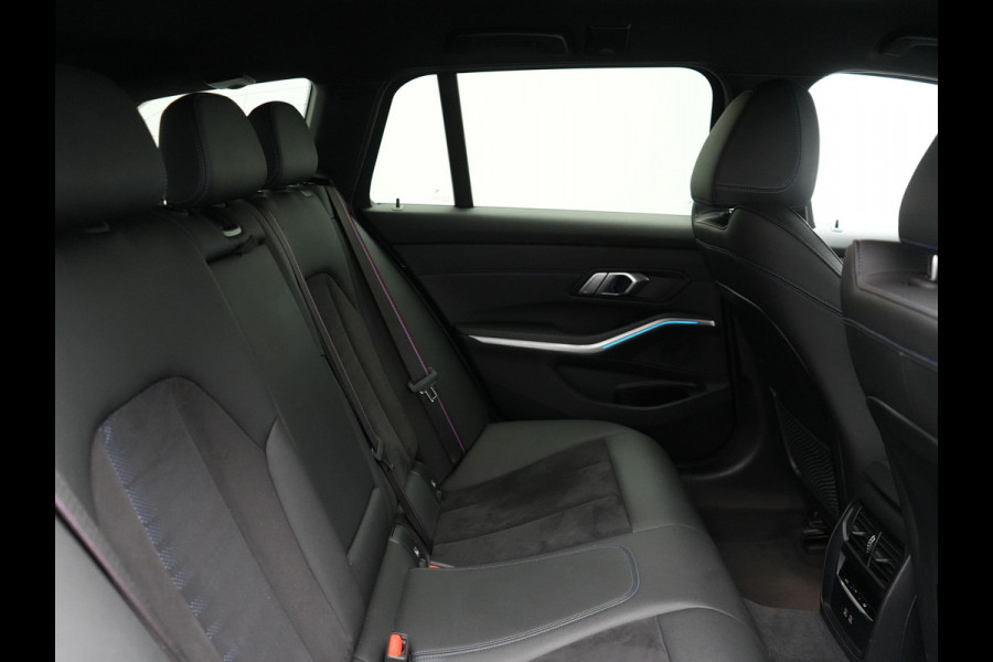 BMW 3 Serie Touring 330e M Sport LCI Facelift Model Plug In Hybrid 292pk Dealer O.H PHEV | Widescreen Navi | Adaptive Cruise | Alcantara Sportstoelen Memory & Verwarmd | Camera | Sfeerverlichting | Apple Carplay | Blis | Keyless | DAB |