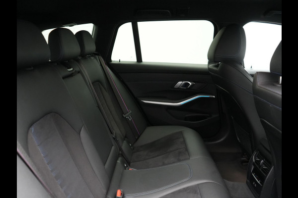 BMW 3 Serie Touring 330e M Sport LCI Facelift Model Plug In Hybrid 292pk Dealer O.H PHEV | Widescreen Navi | Adaptive Cruise | Alcantara Sportstoelen Memory & Verwarmd | Camera | Sfeerverlichting | Apple Carplay | Blis | Keyless | DAB |