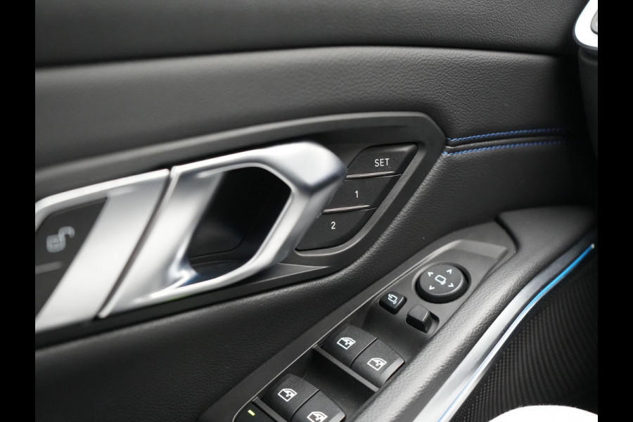 BMW 3 Serie Touring 330e M Sport LCI Facelift Model Plug In Hybrid 292pk Dealer O.H PHEV | Widescreen Navi | Adaptive Cruise | Alcantara Sportstoelen Memory & Verwarmd | Camera | Sfeerverlichting | Apple Carplay | Blis | Keyless | DAB |