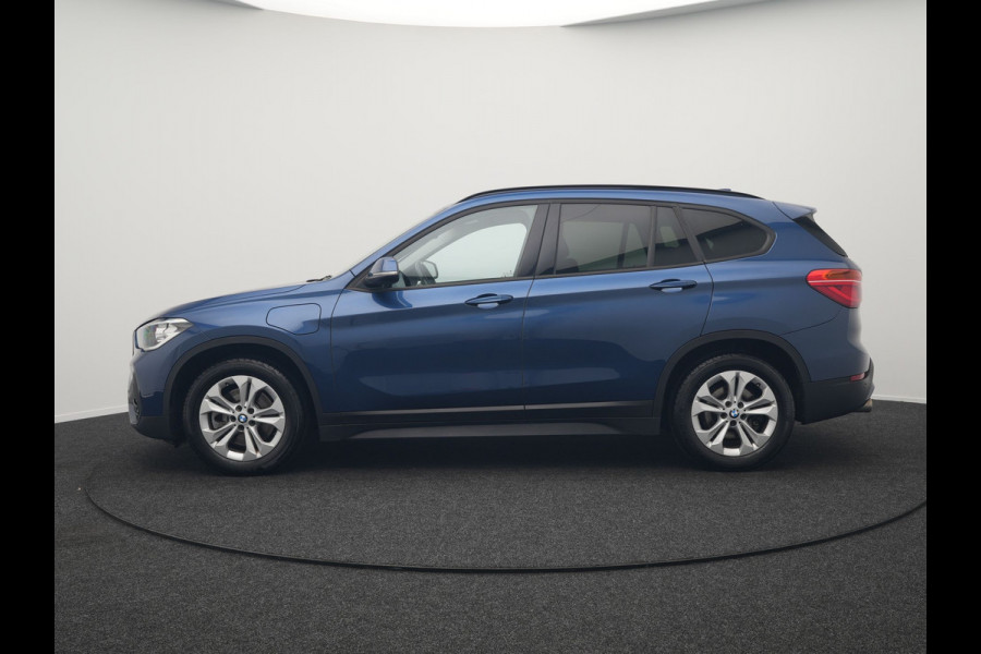 BMW X1 xDrive25e Sportline Plug In Hybrid 220pk Dealer O.H PHEV | Head Up | Cruise Control | Camera | Lederen Sportstoelen Verwarmd | Navigatie | Keyless | DAB |