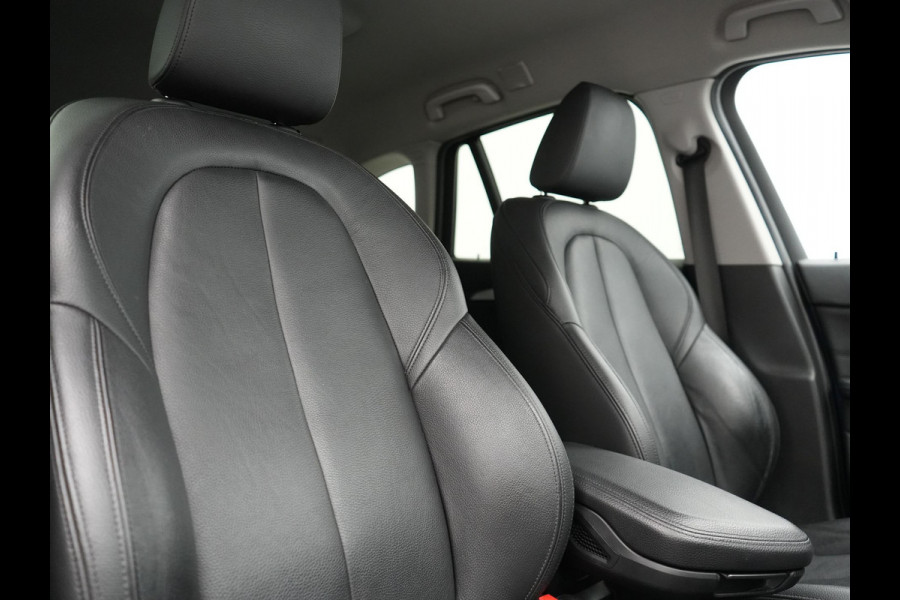 BMW X1 xDrive25e Sportline Plug In Hybrid 220pk Dealer O.H PHEV | Head Up | Cruise Control | Camera | Lederen Sportstoelen Verwarmd | Navigatie | Keyless | DAB |