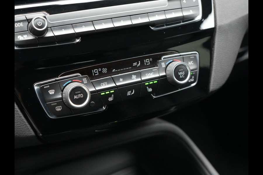 BMW X1 xDrive25e Sportline Plug In Hybrid 220pk Dealer O.H PHEV | Head Up | Cruise Control | Camera | Lederen Sportstoelen Verwarmd | Navigatie | Keyless | DAB |