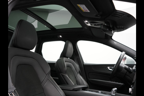 Volvo XC60 T8 Twin Engine AWD R-Design Plug in Hybrid 391pk PHEV | Trekhaak af Fabriek | Panodak | Pilot Assist | Adaptive Cruise | 360 Camera | Carplay | Keyless |