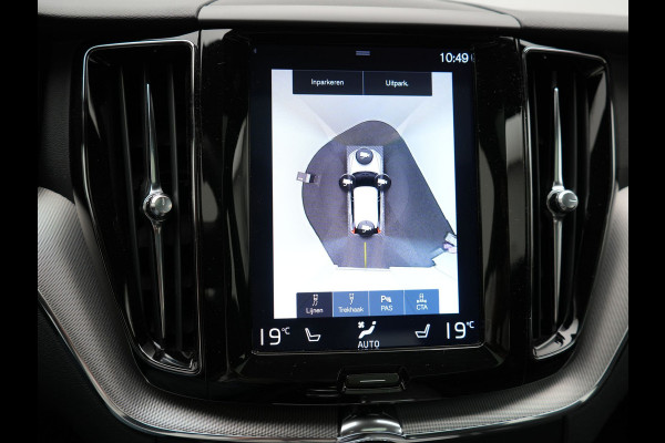 Volvo XC60 T8 Twin Engine AWD R-Design Plug in Hybrid 391pk PHEV | Trekhaak af Fabriek | Panodak | Pilot Assist | Adaptive Cruise | 360 Camera | Carplay | Keyless |
