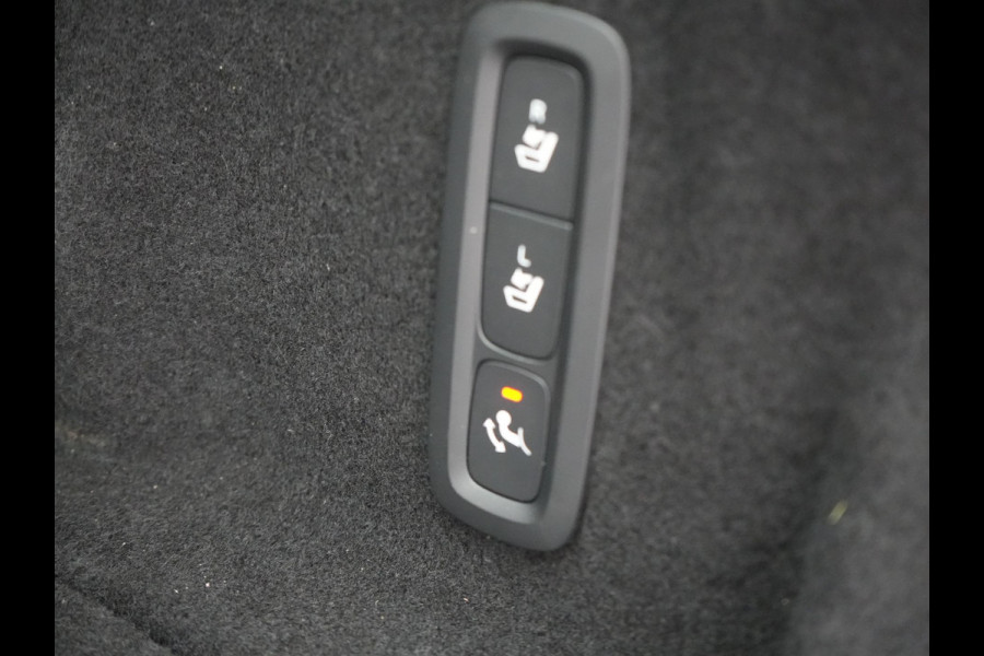 Volvo XC60 T8 Twin Engine AWD R-Design Plug in Hybrid 391pk PHEV | Trekhaak af Fabriek | Panodak | Pilot Assist | Adaptive Cruise | 360 Camera | Carplay | Keyless |