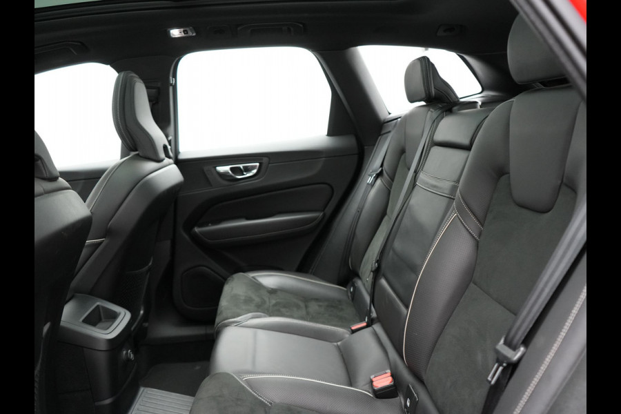 Volvo XC60 T8 Twin Engine AWD R-Design Plug in Hybrid 391pk PHEV | Trekhaak af Fabriek | Panodak | Pilot Assist | Adaptive Cruise | 360 Camera | Carplay | Keyless |