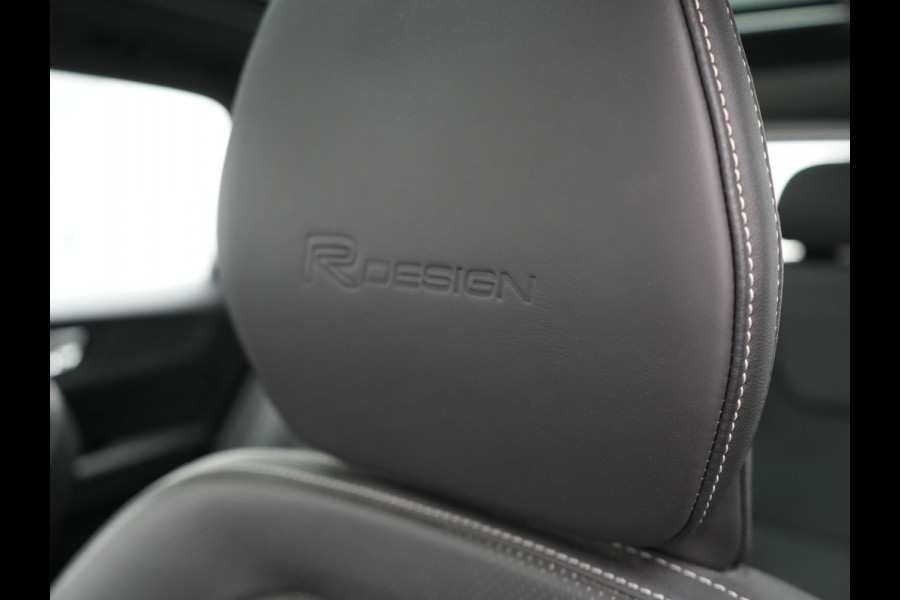 Volvo XC60 T8 Twin Engine AWD R-Design Plug in Hybrid 391pk PHEV | Trekhaak af Fabriek | Panodak | Pilot Assist | Adaptive Cruise | 360 Camera | Carplay | Keyless |