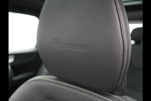 Volvo XC60 T8 Twin Engine AWD R-Design Plug in Hybrid 391pk PHEV | Trekhaak af Fabriek | Panodak | Pilot Assist | Adaptive Cruise | 360 Camera | Carplay | Keyless |