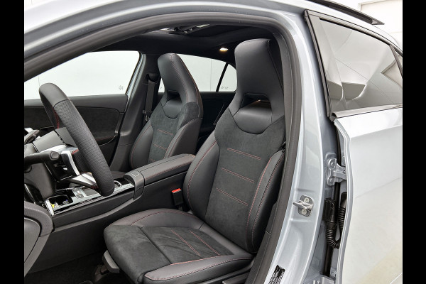 Mercedes-Benz A-Klasse 250 e Business Solution AMG | Nightpakket | Panoramaschuifdak | Multibeam LED | Stoelverwarming voor | Smartphone integratie | KEYLESS GO | Extra USB-poorten |