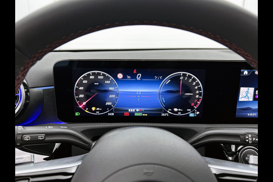 Mercedes-Benz A-Klasse 250 e Business Solution AMG | Nightpakket | Panoramaschuifdak | Multibeam LED | Stoelverwarming voor | Smartphone integratie | KEYLESS GO | Extra USB-poorten |