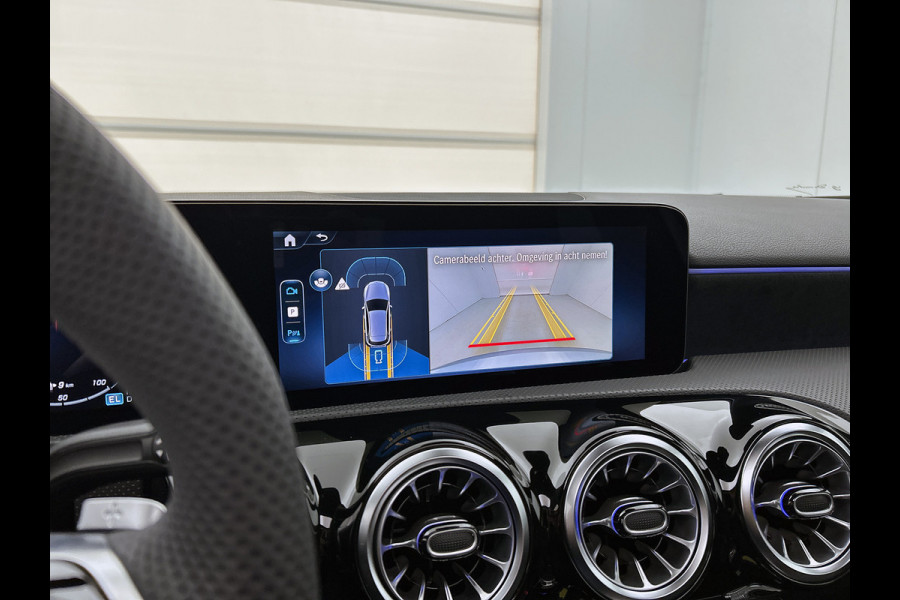 Mercedes-Benz A-Klasse 250 e Business Solution AMG | Nightpakket | Panoramaschuifdak | Multibeam LED | Stoelverwarming voor | Smartphone integratie | KEYLESS GO | Extra USB-poorten |
