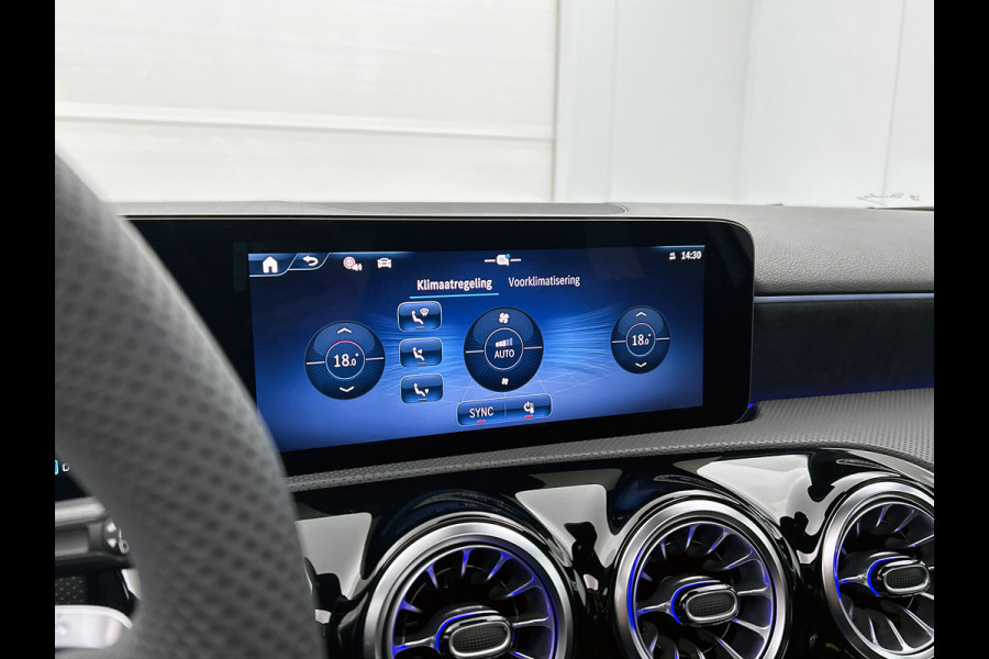 Mercedes-Benz A-Klasse 250 e Business Solution AMG | Nightpakket | Panoramaschuifdak | Multibeam LED | Stoelverwarming voor | Smartphone integratie | KEYLESS GO | Extra USB-poorten |