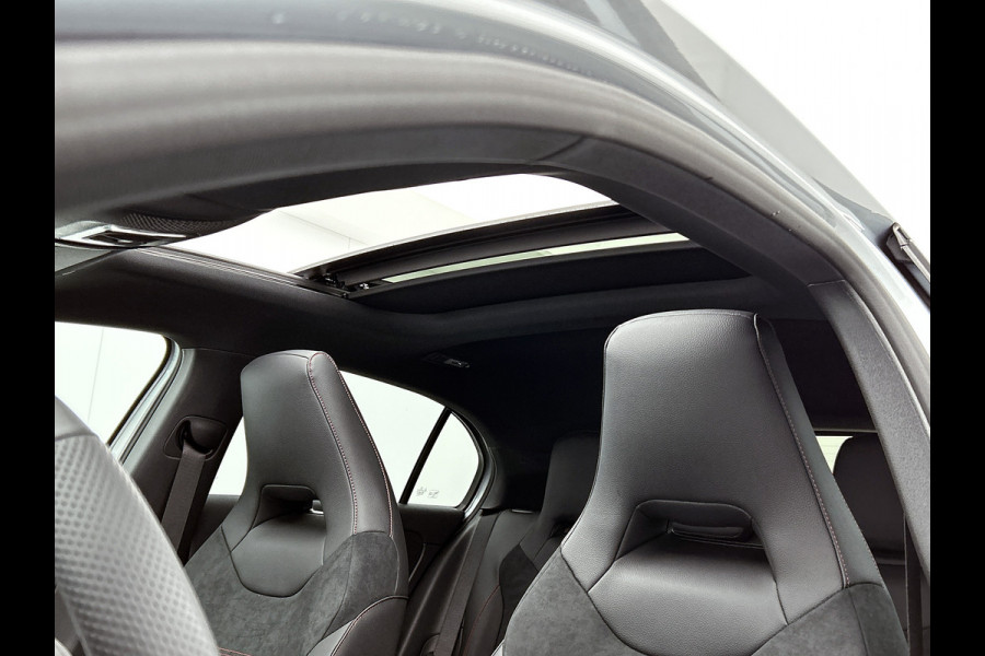 Mercedes-Benz A-Klasse 250 e Business Solution AMG | Nightpakket | Panoramaschuifdak | Multibeam LED | Stoelverwarming voor | Smartphone integratie | KEYLESS GO | Extra USB-poorten |