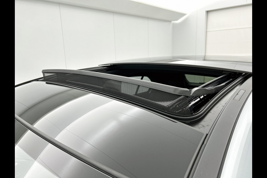 Mercedes-Benz A-Klasse 250 e Business Solution AMG | Nightpakket | Panoramaschuifdak | Multibeam LED | Stoelverwarming voor | Smartphone integratie | KEYLESS GO | Extra USB-poorten |