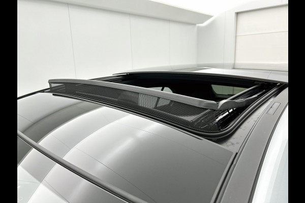 Mercedes-Benz A-Klasse 250 e Business Solution AMG | Nightpakket | Panoramaschuifdak | Multibeam LED | Stoelverwarming voor | Smartphone integratie | KEYLESS GO | Extra USB-poorten |