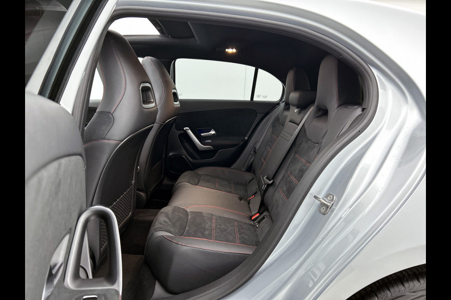 Mercedes-Benz A-Klasse 250 e Business Solution AMG | Nightpakket | Panoramaschuifdak | Multibeam LED | Stoelverwarming voor | Smartphone integratie | KEYLESS GO | Extra USB-poorten |