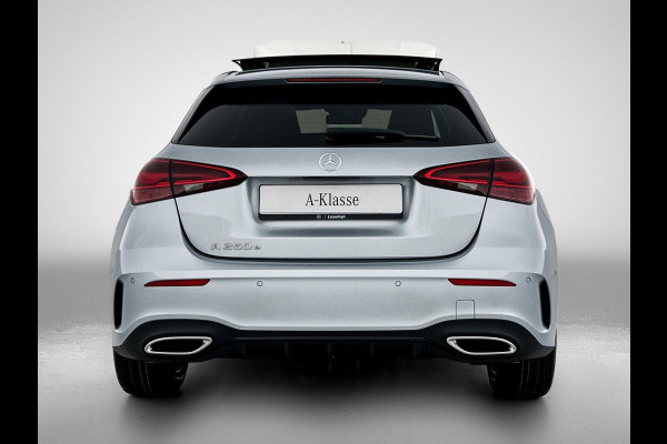 Mercedes-Benz A-Klasse 250 e Business Solution AMG | Nightpakket | Panoramaschuifdak | Multibeam LED | Stoelverwarming voor | Smartphone integratie | KEYLESS GO | Extra USB-poorten |