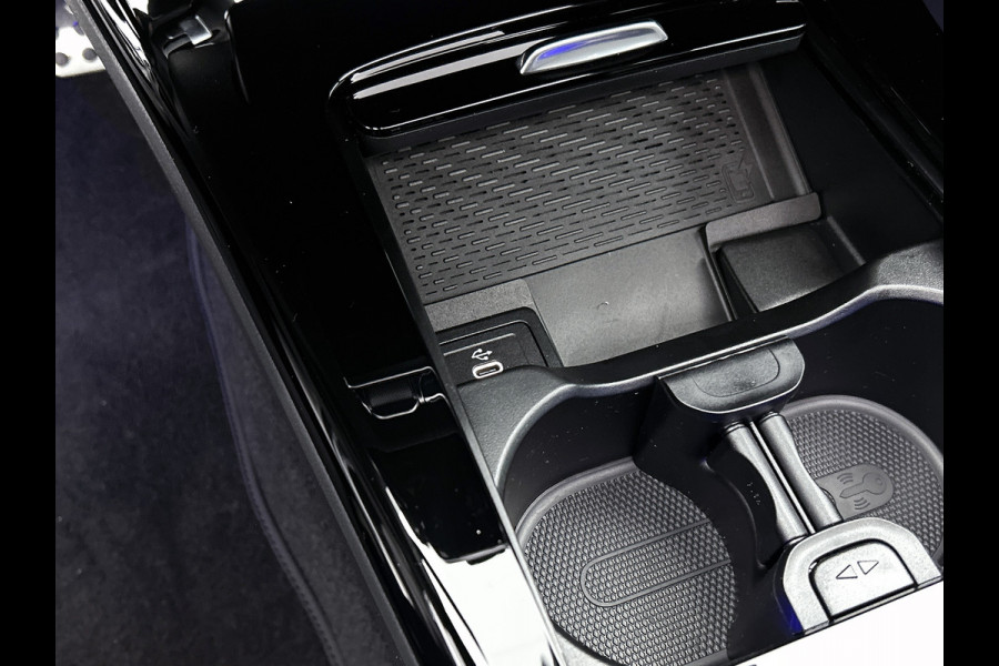 Mercedes-Benz A-Klasse 250 e Business Solution AMG | Nightpakket | Panoramaschuifdak | Multibeam LED | Stoelverwarming voor | Smartphone integratie | KEYLESS GO | Extra USB-poorten |