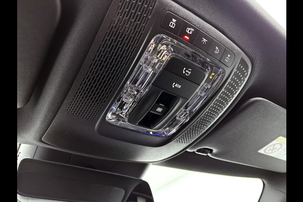 Mercedes-Benz A-Klasse 250 e Business Solution AMG | Nightpakket | Panoramaschuifdak | Multibeam LED | Stoelverwarming voor | Smartphone integratie | KEYLESS GO | Extra USB-poorten |