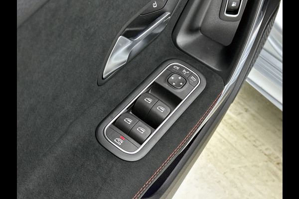 Mercedes-Benz A-Klasse 250 e Business Solution AMG | Nightpakket | Panoramaschuifdak | Multibeam LED | Stoelverwarming voor | Smartphone integratie | KEYLESS GO | Extra USB-poorten |