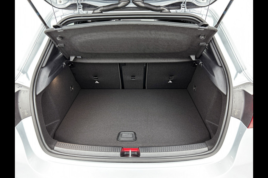 Mercedes-Benz A-Klasse 250 e Business Solution AMG | Nightpakket | Panoramaschuifdak | Multibeam LED | Stoelverwarming voor | Smartphone integratie | KEYLESS GO | Extra USB-poorten |