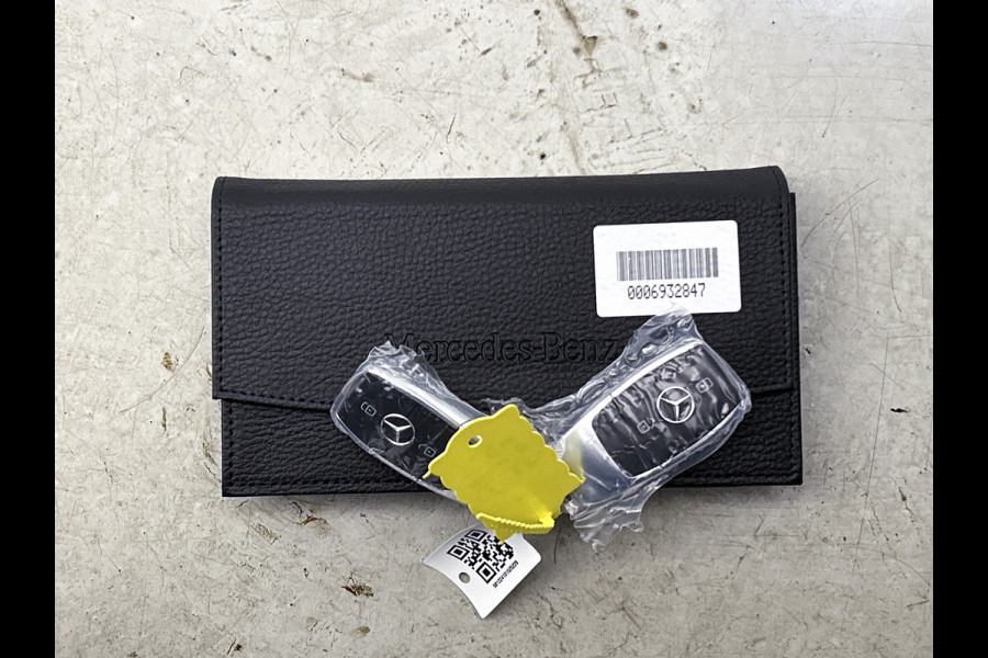 Mercedes-Benz A-Klasse 250 e Business Solution AMG | Nightpakket | Panoramaschuifdak | Multibeam LED | Stoelverwarming voor | Smartphone integratie | KEYLESS GO | Extra USB-poorten |