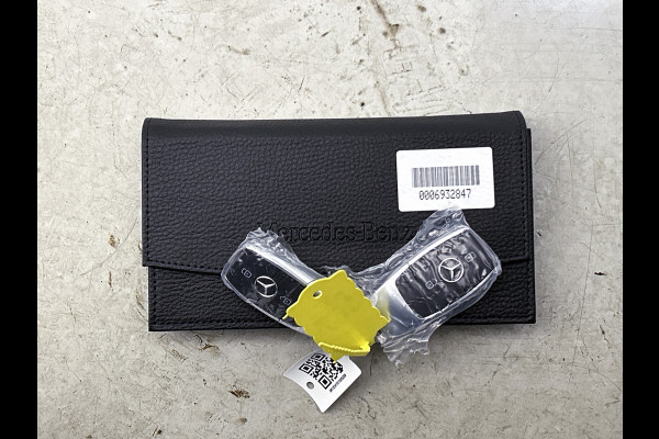 Mercedes-Benz A-Klasse 250 e Business Solution AMG | Nightpakket | Panoramaschuifdak | Multibeam LED | Stoelverwarming voor | Smartphone integratie | KEYLESS GO | Extra USB-poorten |