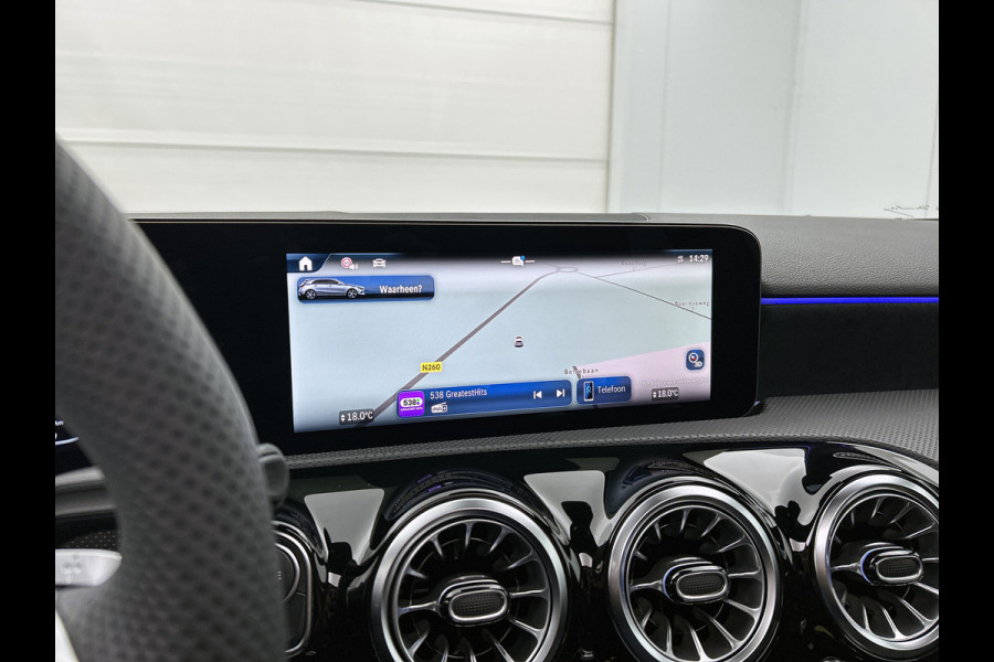 Mercedes-Benz A-Klasse 250 e Business Solution AMG | Nightpakket | Panoramaschuifdak | Multibeam LED | Stoelverwarming voor | Smartphone integratie | KEYLESS GO | Extra USB-poorten |